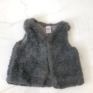 Zara baby faux fur vest size 9-12 m